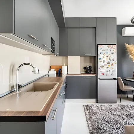 アパート Elegant, Modern & Spacious In With Balcony テッサロニキ