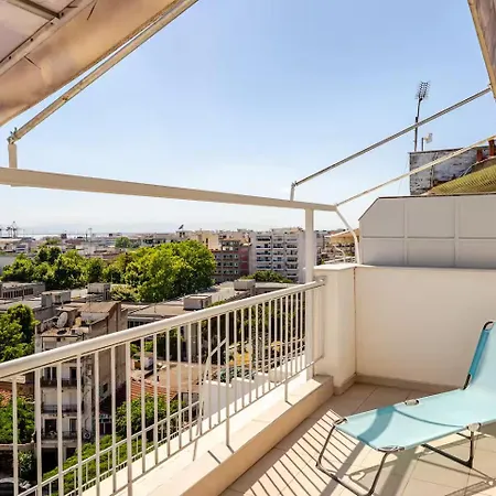 Elegant, Modern & Spacious In With Balcony テッサロニキ