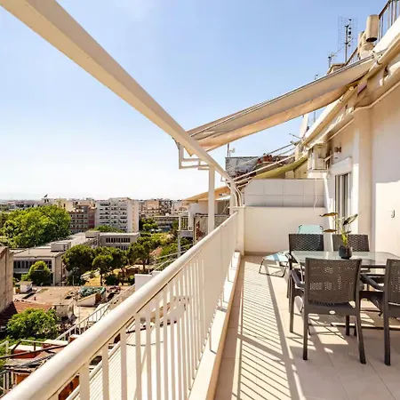 Elegant, Modern & Spacious In With Balcony アパート