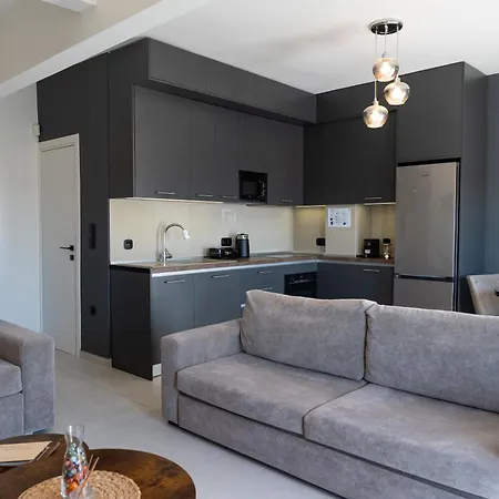 Elegant, Modern & Spacious In With Balcony アパート