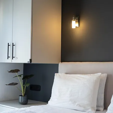 Elegant, Modern & Spacious In With Balcony アパート テッサロニキ