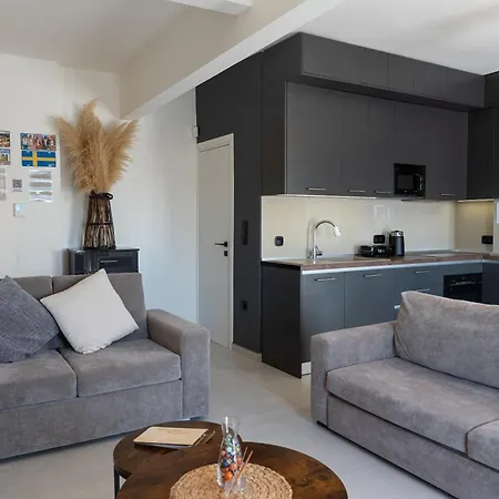 Elegant, Modern & Spacious In With Balcony テッサロニキ