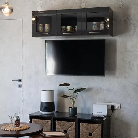 Elegant, Modern & Spacious In With Balcony アパート *