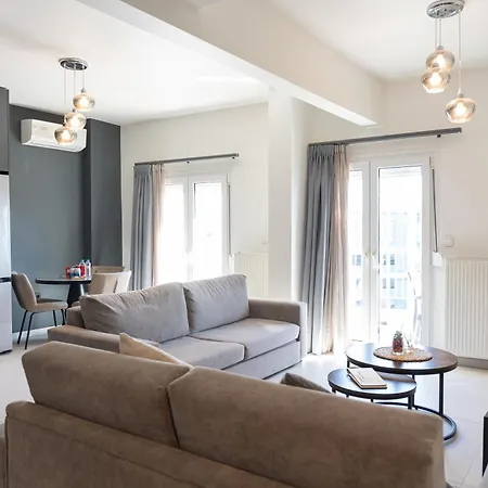 Elegant, Modern & Spacious In With Balcony *