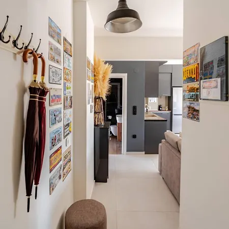 Elegant, Modern & Spacious In With Balcony アパート